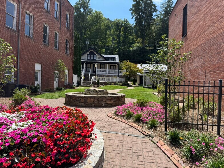 Primary Photo Of 553 W Main St, Sylva Restaurant For Lease