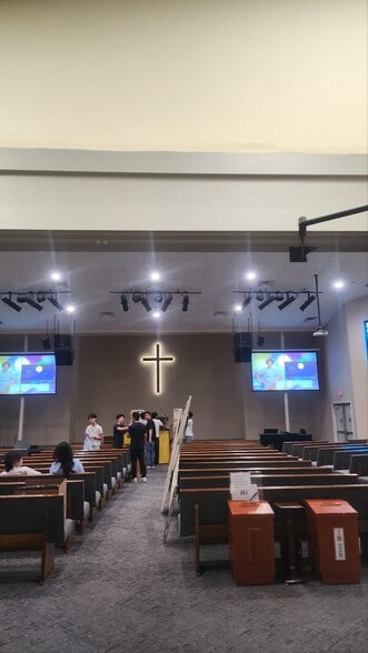 More Photos Of 8101 Senate St, Houston Religious Facility For Lease