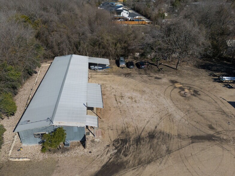 More Photos Of 7310 Sherwood Rd, Austin Flex For Lease