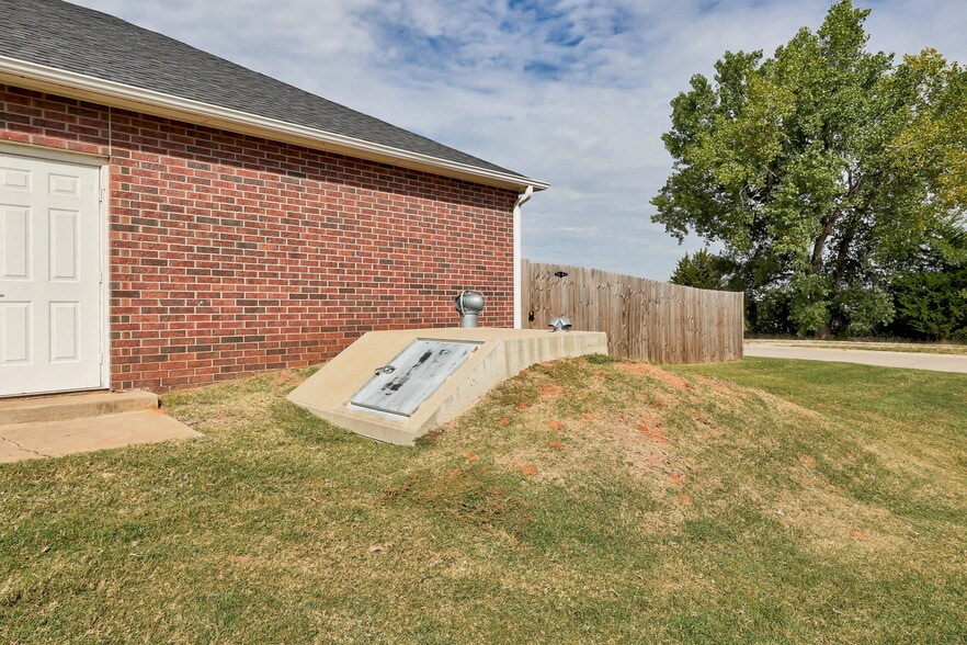 More Photos Of 500 N Financial Ter, Mustang Medical For Sale