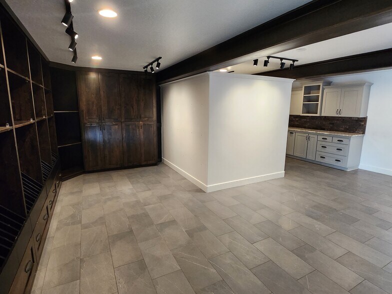More Photos Of 10157 N Taryne St, Hayden Warehouse For Lease