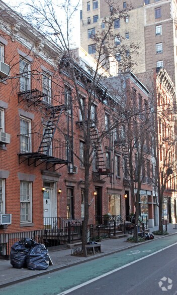 More Photos Of 13-15 Christopher St, New York Apartments For Lease