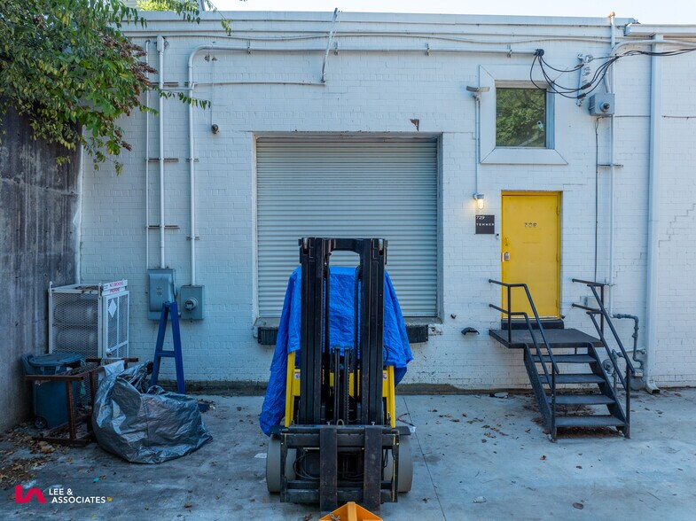 More Photos Of 729-743 Lambert Dr NE, Atlanta Light Distribution For Sale