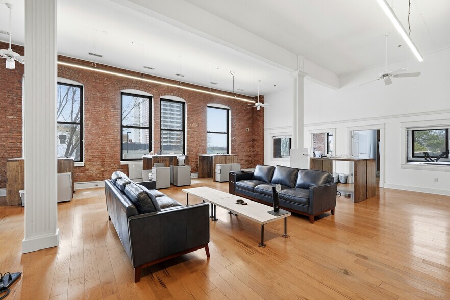 More Photos Of 2 N College Ave, Fayetteville Office For Lease