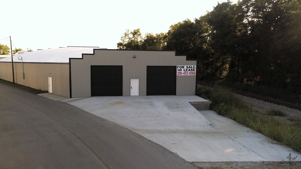 Primary Photo Of 107 Cherry st, Horse Cave Warehouse For Sale