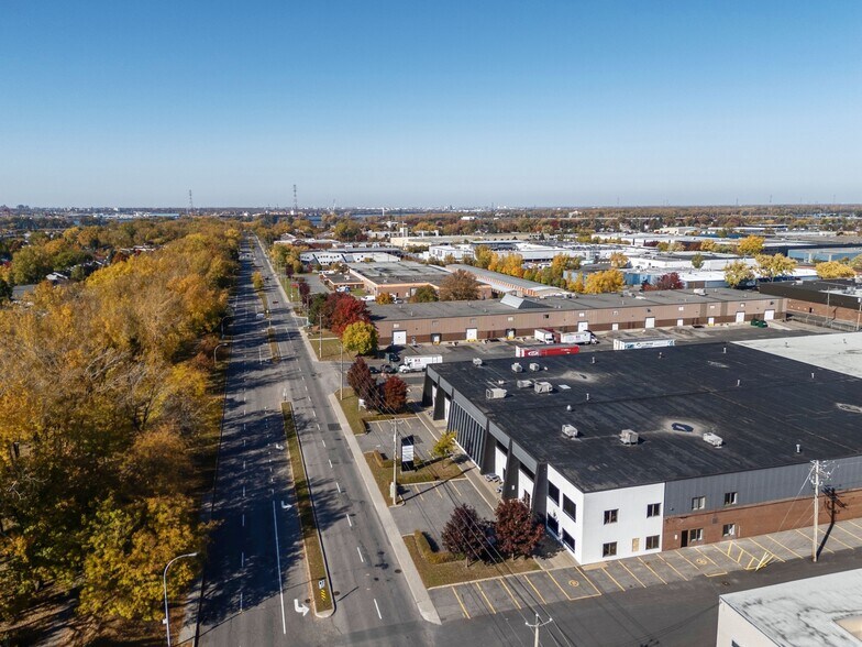 More Photos Of 789-799 Jean-Paul-Vincent, Longueuil Distribution For Lease