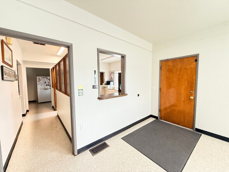 More Photos Of 1912 N 4th Ave, Pasco Office For Sale