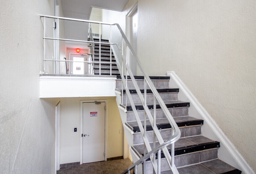 More Photos Of 2709 Lake Shore Dr, Toronto Apartments For Sale