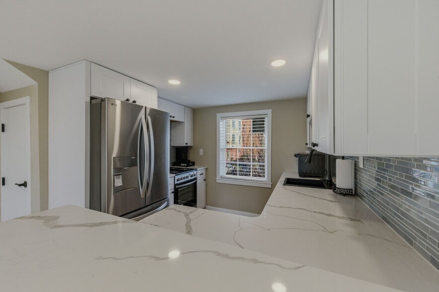 More Photos Of 2101 N Dupont Hwy, New Castle Freestanding For Sale