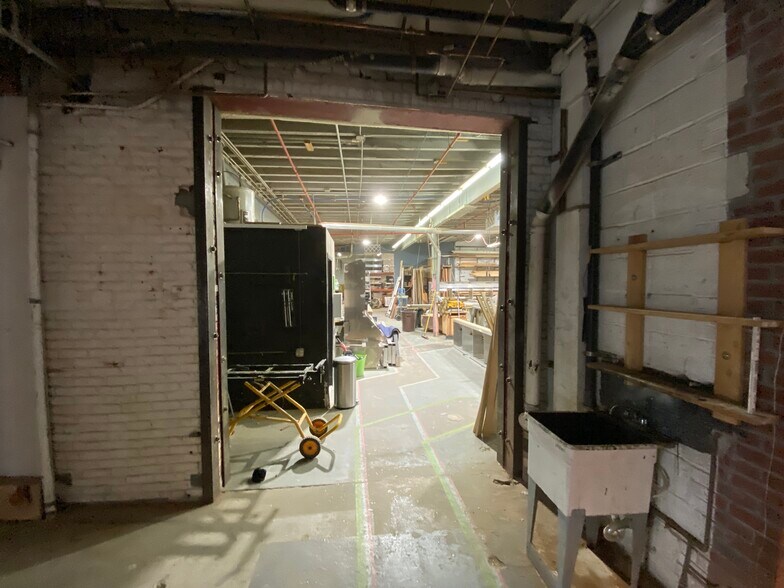 More Photos Of 18 Bay St, Brooklyn Light Manufacturing For Lease
