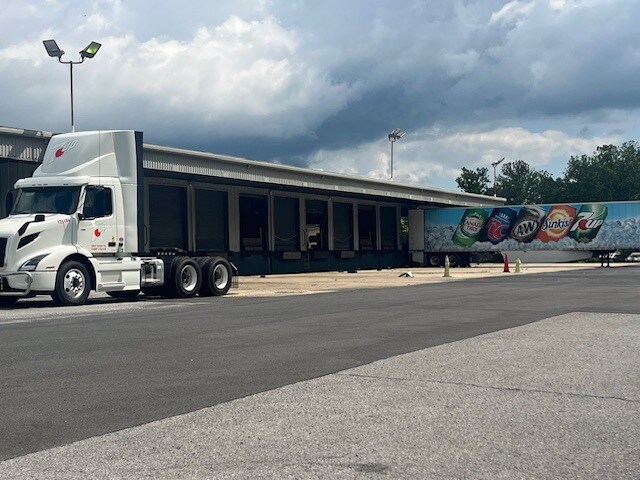 More Photos Of 3365 E Stone Dr, Kingsport Truck Terminal For Sale