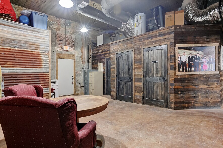 More Photos Of 101 Haning, Howe Storefront For Sale