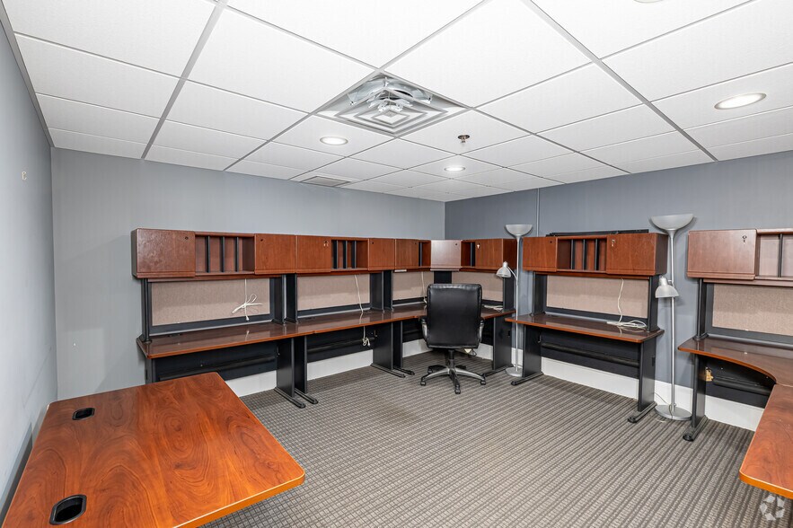 More Photos Of 366-386 Main St, Middletown Office For Lease