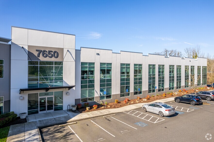 More Photos Of 7650 SW Beveland St, Tigard Office For Lease
