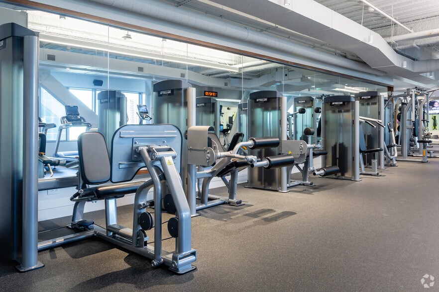 More Photos Of 1445 Ross Ave, Dallas Office For Sale