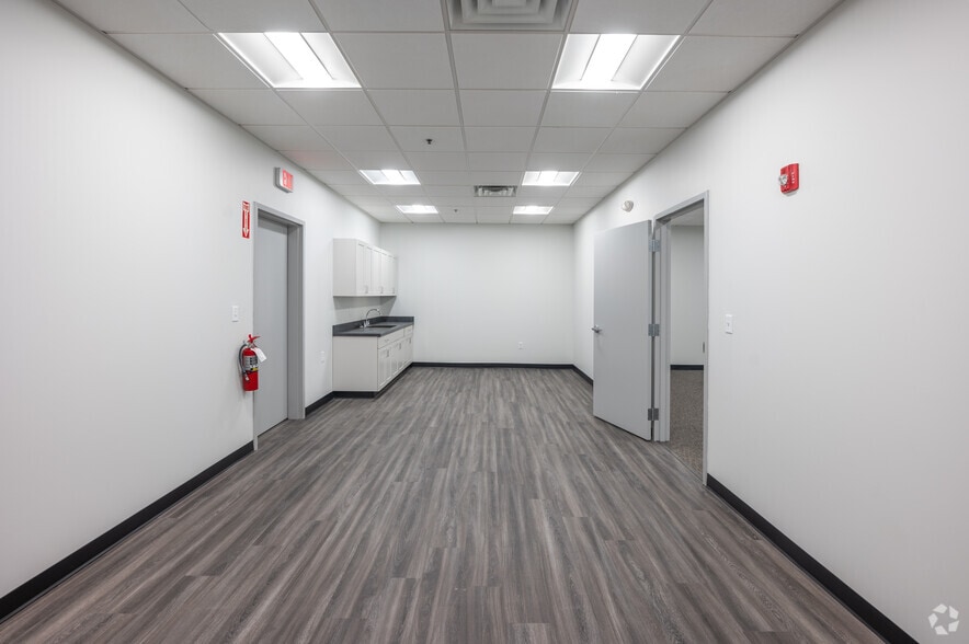 More Photos Of 60 Maple St, Mansfield Distribution For Lease