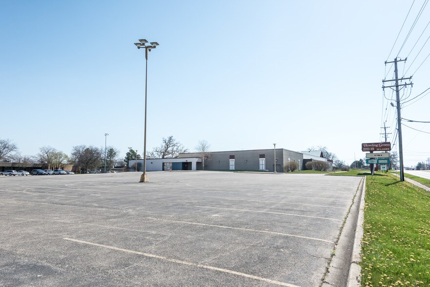 More Photos Of 243 W Roosevelt Rd, West Chicago Bowling Alley For Lease