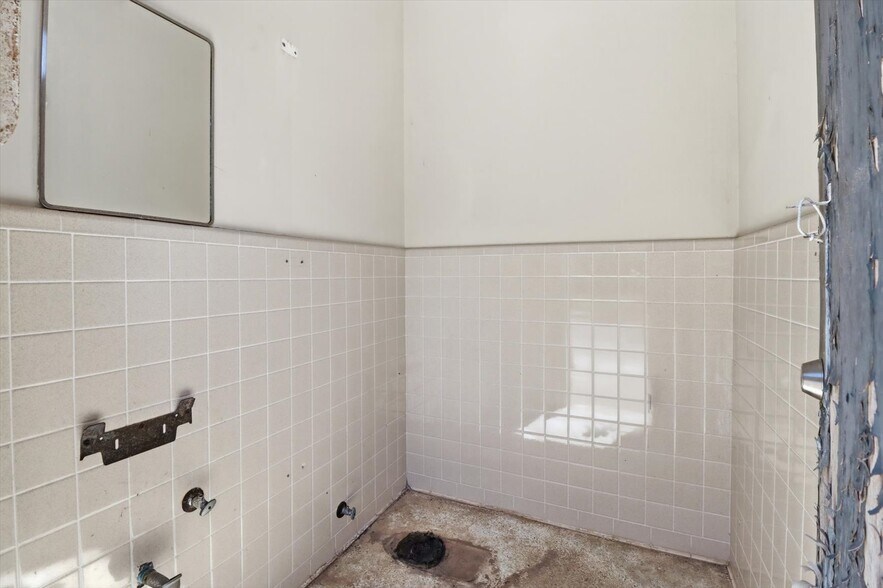 More Photos Of 18150 SE 72 Ave, Inglis Office For Sale