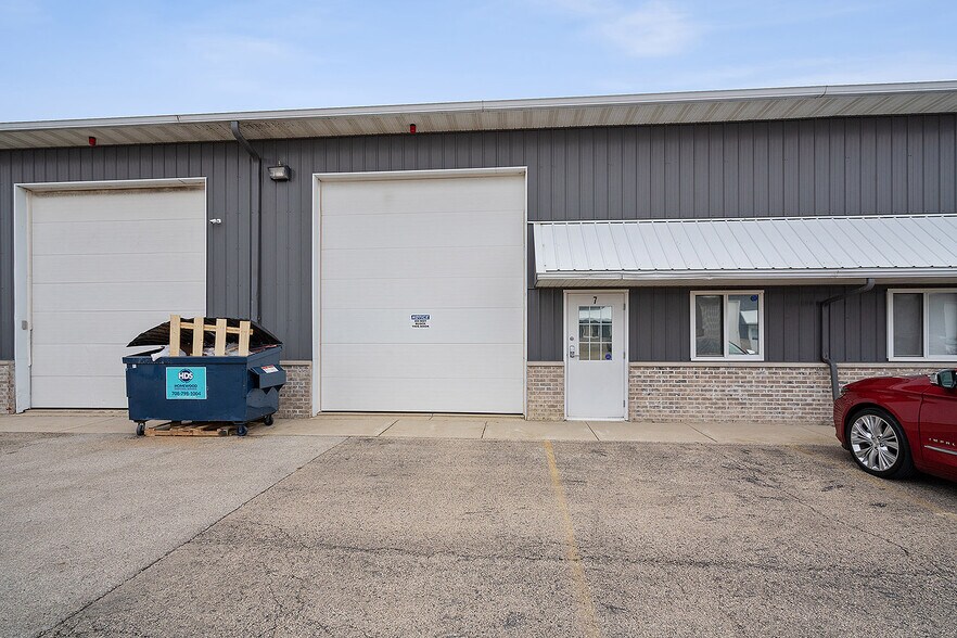 More Photos Of 1307 S Schoolhouse Rd, New Lenox Warehouse For Lease