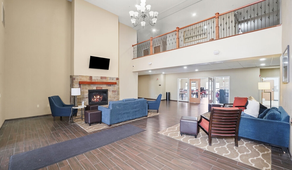More Photos Of 725 Paradise Ln, Johnson Creek Hotel For Sale