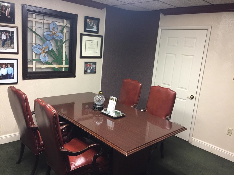 More Photos Of 2455 Hollywood Blvd, Hollywood Office For Lease