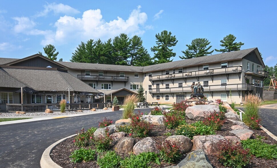 More Photos Of N3332 Pine Mountain Rd, Iron Mountain Hotel For Sale