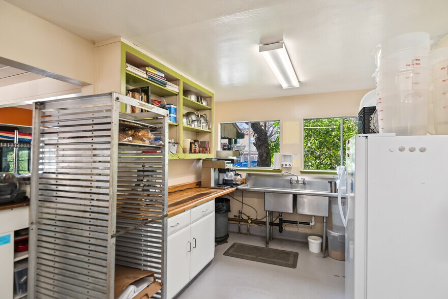 More Photos Of 14496 Oak Pl, Saratoga Restaurant For Sale