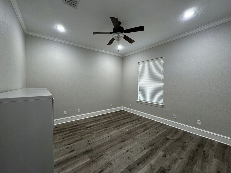 More Photos Of 11601 Spring Cypress Rd, Tomball Medical For Sale