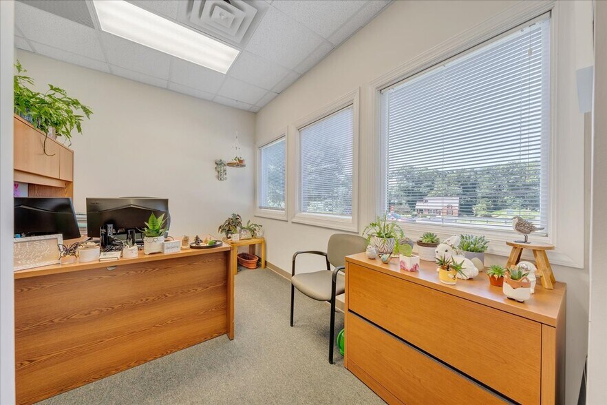 More Photos Of 2408 Electric Rd, Roanoke Medical For Lease