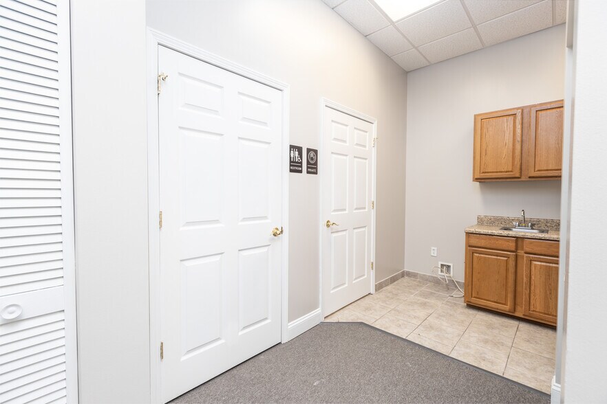 More Photos Of 12276 San Jose Blvd, Jacksonville Office For Sale