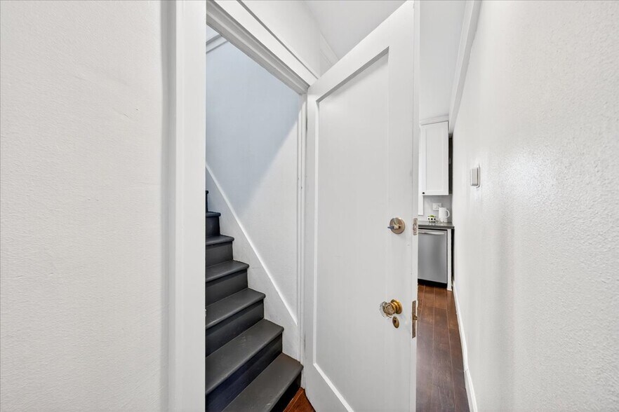 More Photos Of 3327 SE 50th Ave, Portland Office Residential For Sale