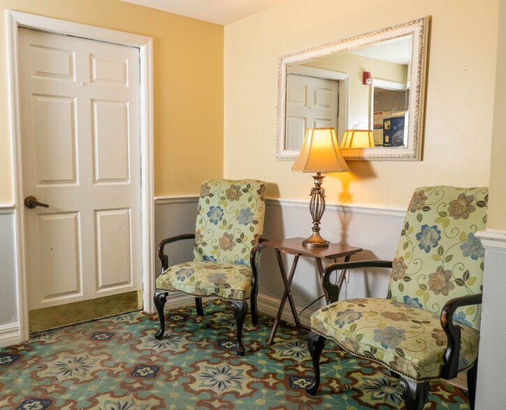 More Photos Of 12 E Grove Ave, Lake Wales Assisted Living For Sale