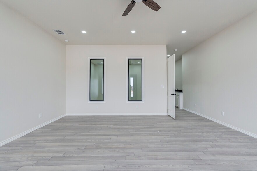 More Photos Of MLK between 98th & 114th, Lubbock Industrial For Sale