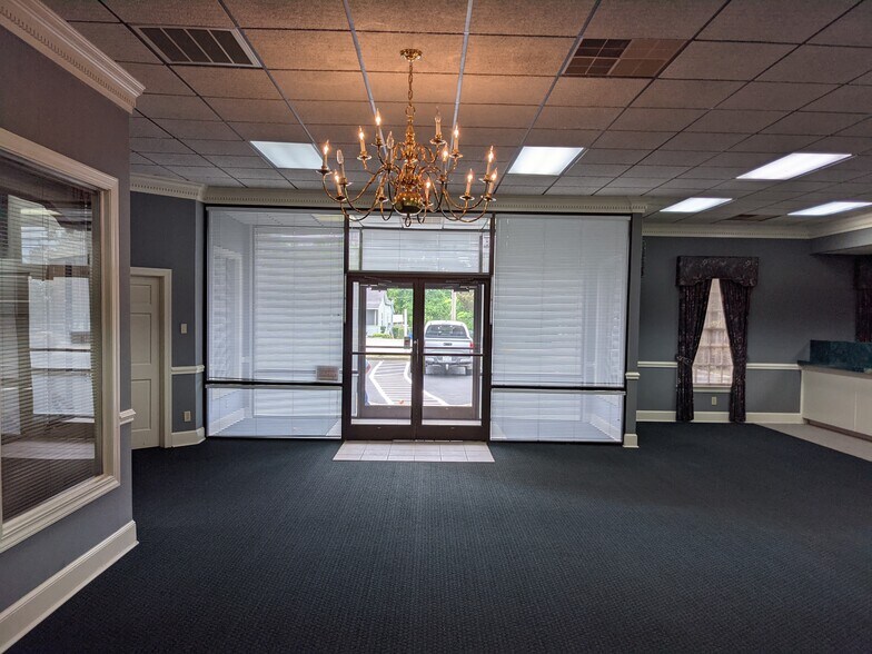 More Photos Of 105 Dearborn St, Great Falls Bank For Sale