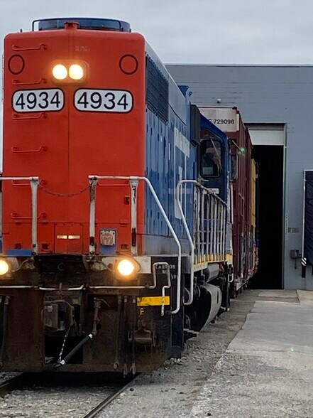 More Photos Of 1500 Donald St, Green Bay Warehouse For Lease