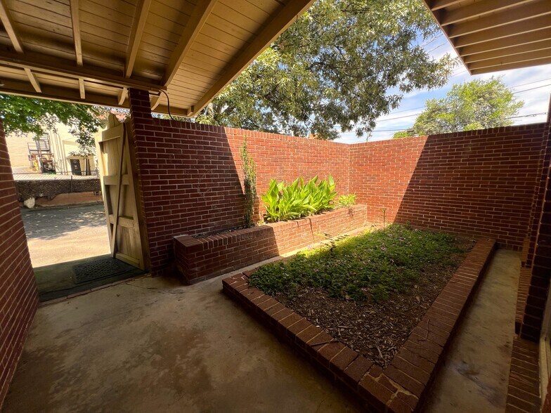 More Photos Of 4384 SE Oakdale Rd, Smyrna Office For Sale