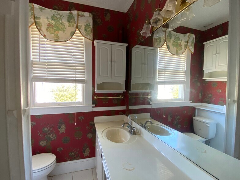 More Photos Of 421 N Lake Dr, Lexington Lodge Meeting Hall For Sale