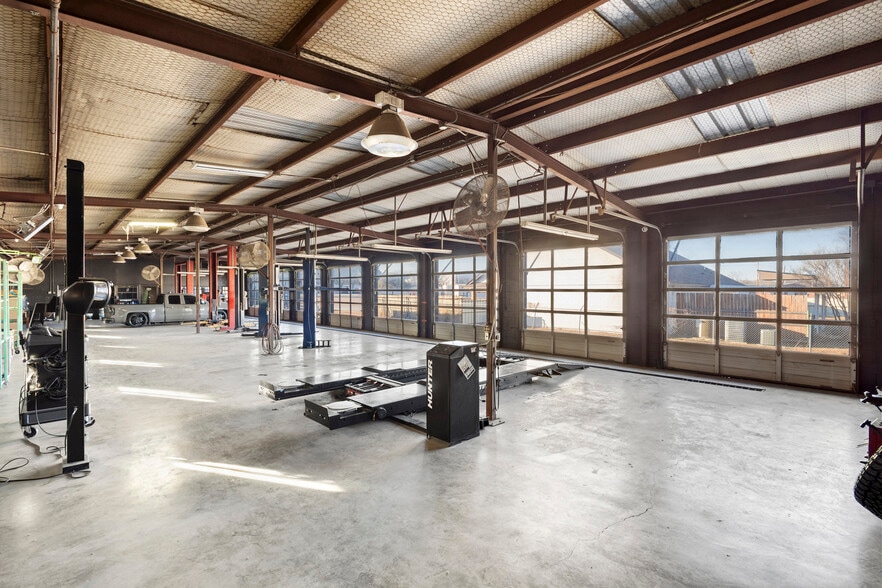 More Photos Of 502 N State Highway 342, Red Oak Industrial For Sale