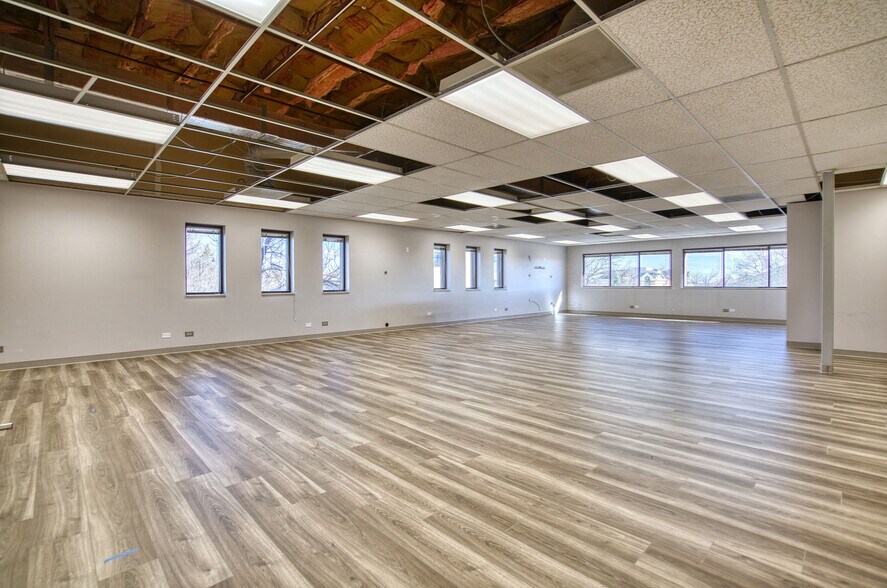 More Photos Of 833 Main St, Louisville Bank For Sale