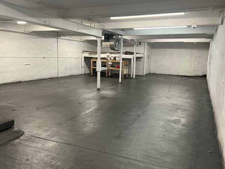 More Photos Of 105 Blackstone Ave, Pawtucket Storefront For Lease