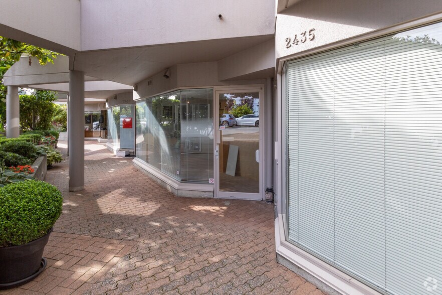 More Photos Of 2433 Bellevue Ave, West Vancouver Apartments For Sale