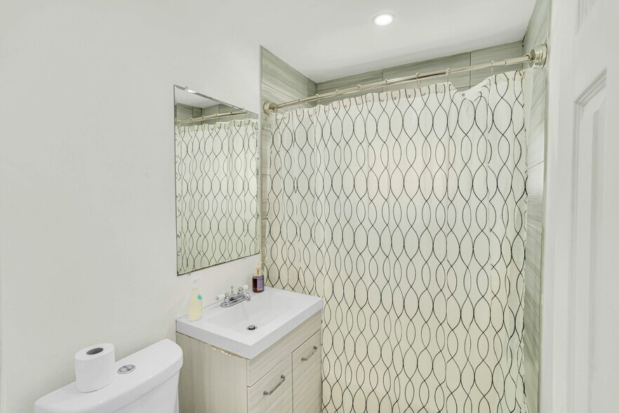 More Photos Of 41 William Rd, West Park Freestanding For Sale
