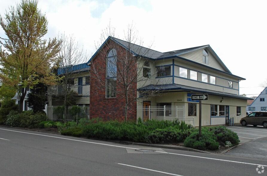 Primary Photo Of 1245 Pearl St, Eugene Medical For Lease