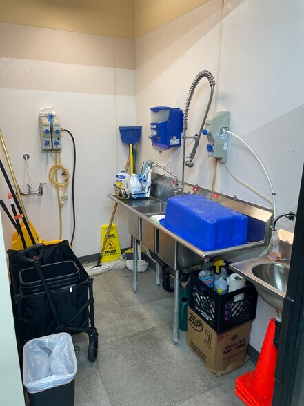 More Photos Of 5450 Leary Ave NW, Seattle Apartments For Sale