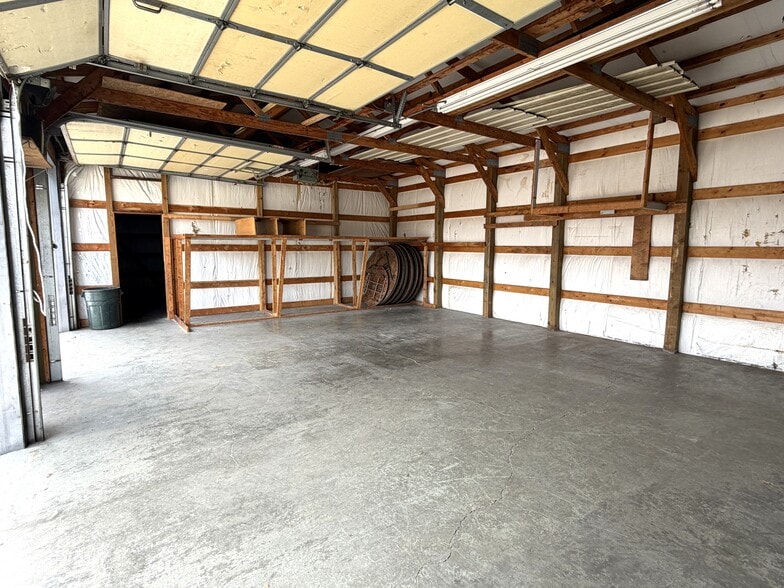 More Photos Of 1921 Broadway, Rockford General Retail For Sale