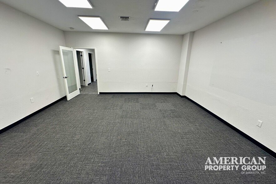 More Photos Of 6805 33rd St E, Sarasota Warehouse For Lease