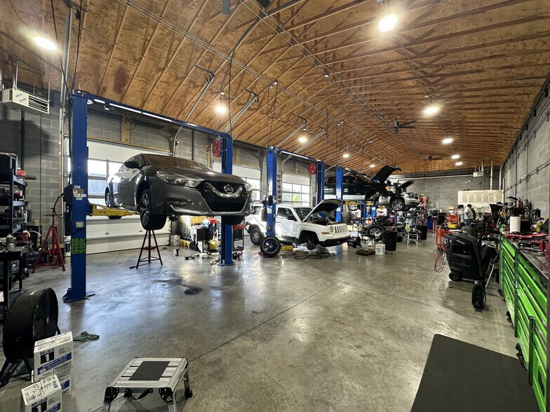 More Photos Of 1501 Callahan Dr, Knoxville Auto Dealership For Lease