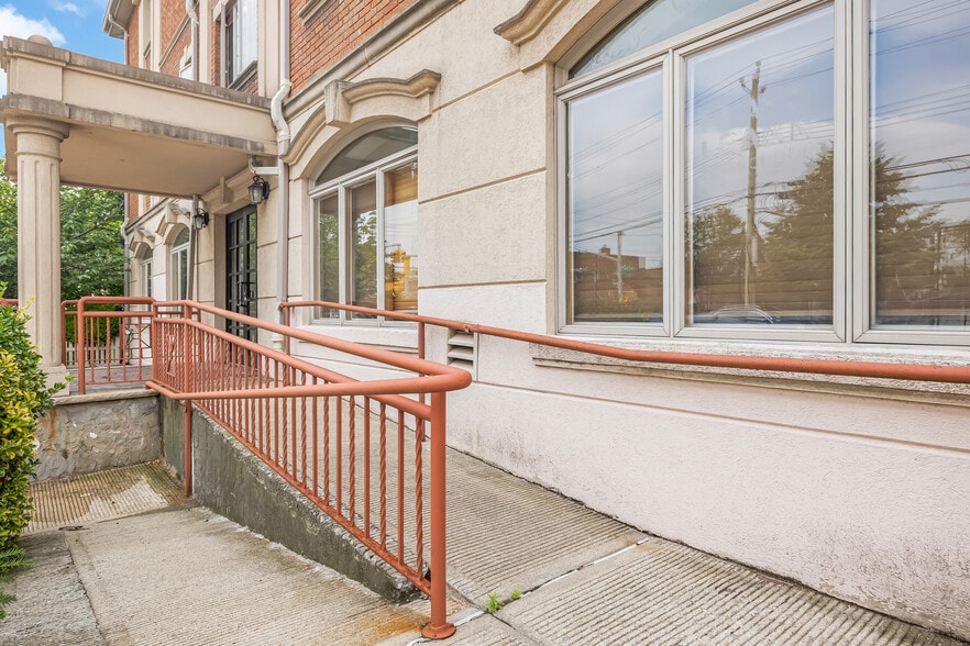 More Photos Of 66-06 70th St, Middle Village Office For Sale