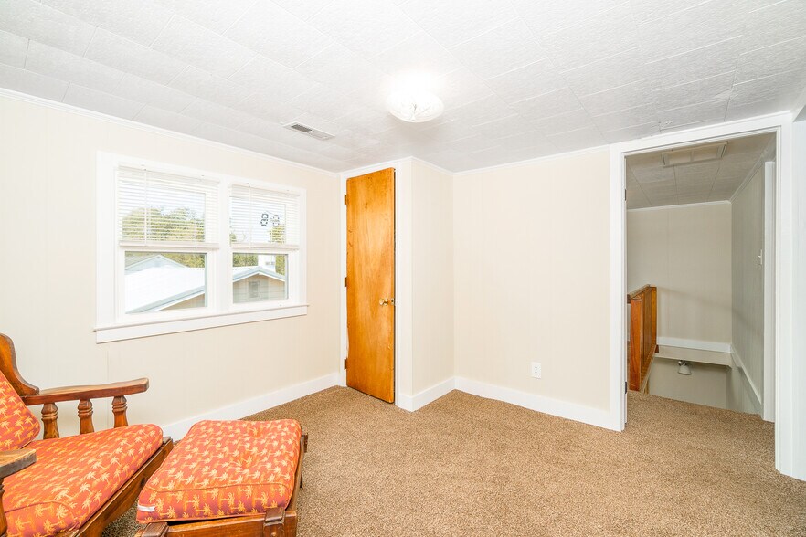 More Photos Of 1113 Lennoxville Rd, Beaufort Loft Creative Space For Sale
