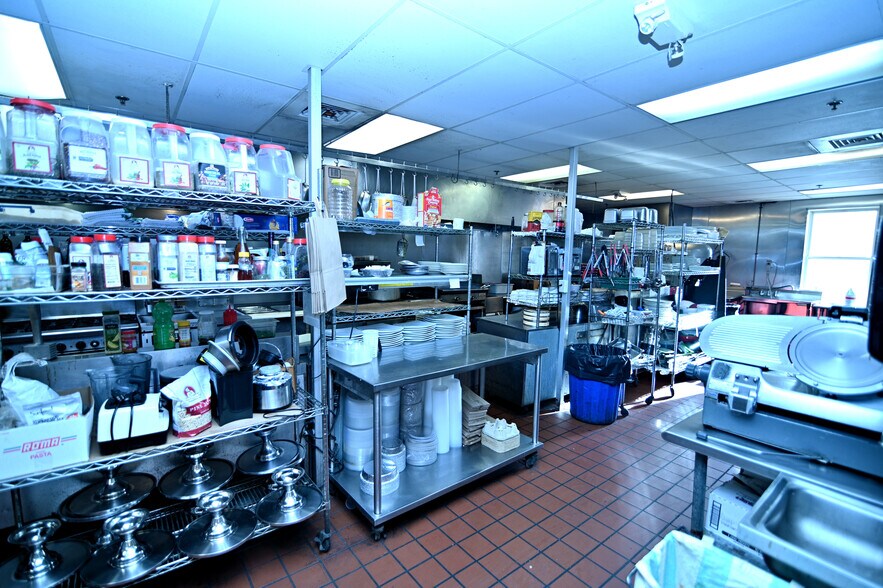 More Photos Of 15120 Washington St, Haymarket Restaurant For Sale